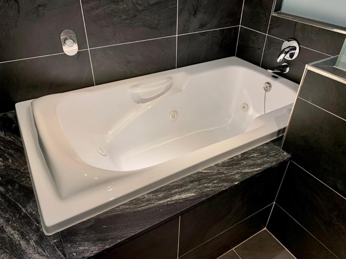 Bentley Hotel Чжунли Экстерьер фото